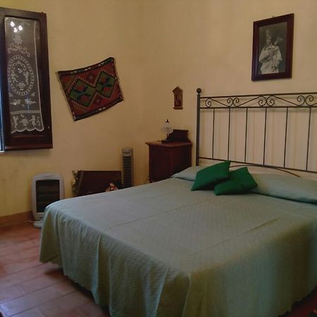 Отель Casa Bomboniera Эриче Экстерьер фото